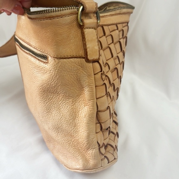 MARTA PONTI Tan Braided Leather Shoulder Bag With Dark Gold Hardware - Picture 7 of 10